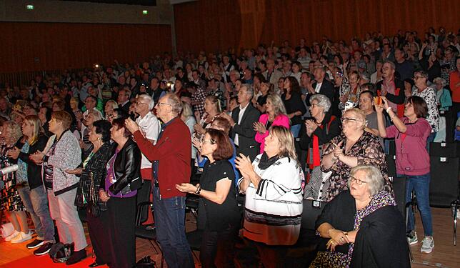 Semino Rossi, Kevin Pabst und Nadin Meypo sorgten für eine Mega-Stimmung in der vollbesetzen Stadthalle.