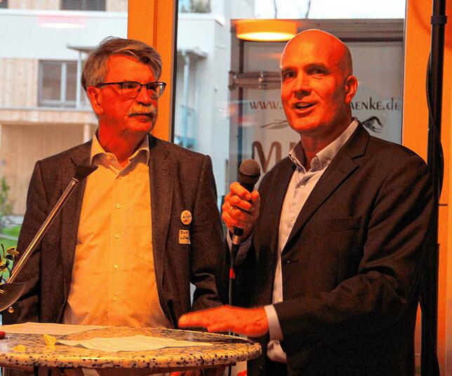 Dirk Lötzerich (links), Geschäftsführer der WiGe Baugemeinschaft, und Architekt Tobias Müller erinnern sich an die vielen Hürden, die ...