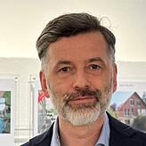 „Wir sind beauftragt, das bestehende Grundstück mit dem Altbestand zu verkaufen, wie es steht und liegt“, sagt Sven Schäfer, ...