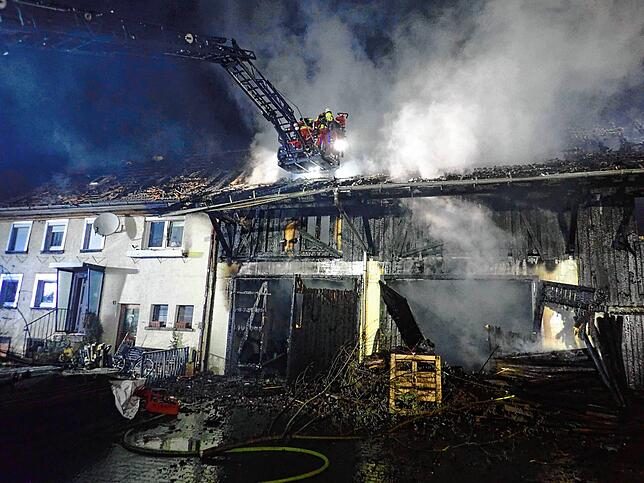 Bild 5: Großeinsatz beim Brand in Dettighofen – das sind Bilder