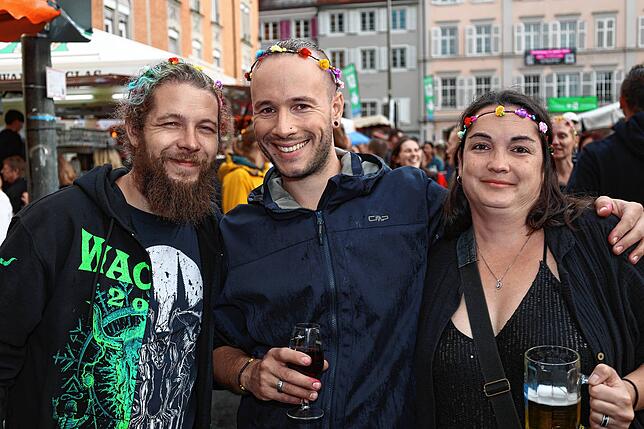 Bild 7: Beim Konstanzer Weinfest 2025 steigt schon am Eröffnungsabend die Stimmung - Die schönsten Bilder