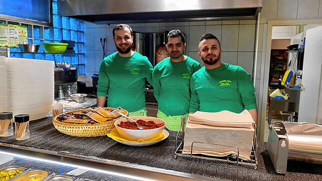 Mehmet Ali Sen (von links), Mustafa Konidoigli und Abdullah Sen sind das Team vom Urfa-Grillhaus in Donaueschingen.