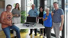 Freuen sich über die mobile Hörhilfe-Anlage für das Kulturhaus Mühle (von links): Martin Bürzle, Annika Taube, Rudolf Schumacher, ...