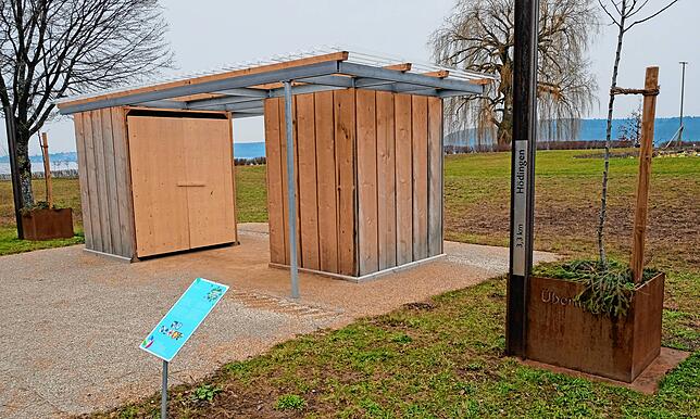 Noch verwaist ist der Pavillon, in dem sich die Teilorte präsentieren können. Zudem hat jeder jeder eine Stele mit Pflanzgefäß.