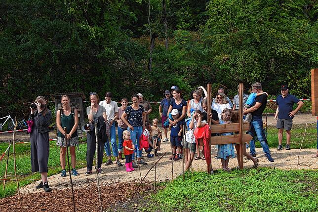 Groß war das Interesse an der Eröffnung des Waldkindergartens „Unter den Blättern“ in Eigeltingen.