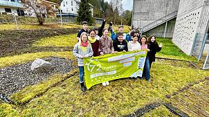 Diese Schülergruppe engagiert sich in Immendingen im Rahmen der 72-Stunden-Aktion. Bild: Miriam Ketterer