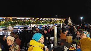 Reger Besuch herrscht beim traditionellen Weihnachtsmarkt der Dorfgemeinschaft Storzingen. Rund 30 Hobbykünstlerinnen und Bastler sorgen ...
