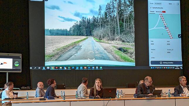 Der Zustand der Gemeindeverbindungsstraße zwischen Tannheim und Herzogenweiler ist gut dokumentiert. Hunderte Einzelbilder vermitteln ...