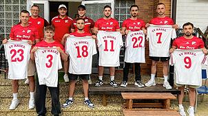 Umbruch beim SV Hasel: Vorsitzender Martin Schick freut sich mit den Sportlichen Leitung Julian Schmidt und Felix Wachter (hinten von ...