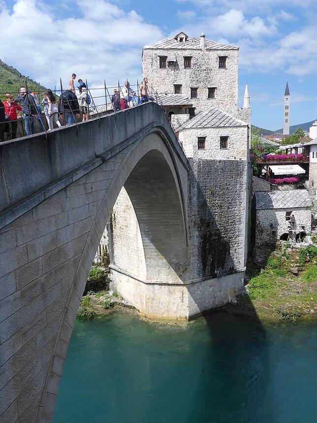 Weltbekannt ist die Brücke von Mostar, eine der Stationen auf der Weltwanderung des aus Lauchringen stammenden Christian Adeler.