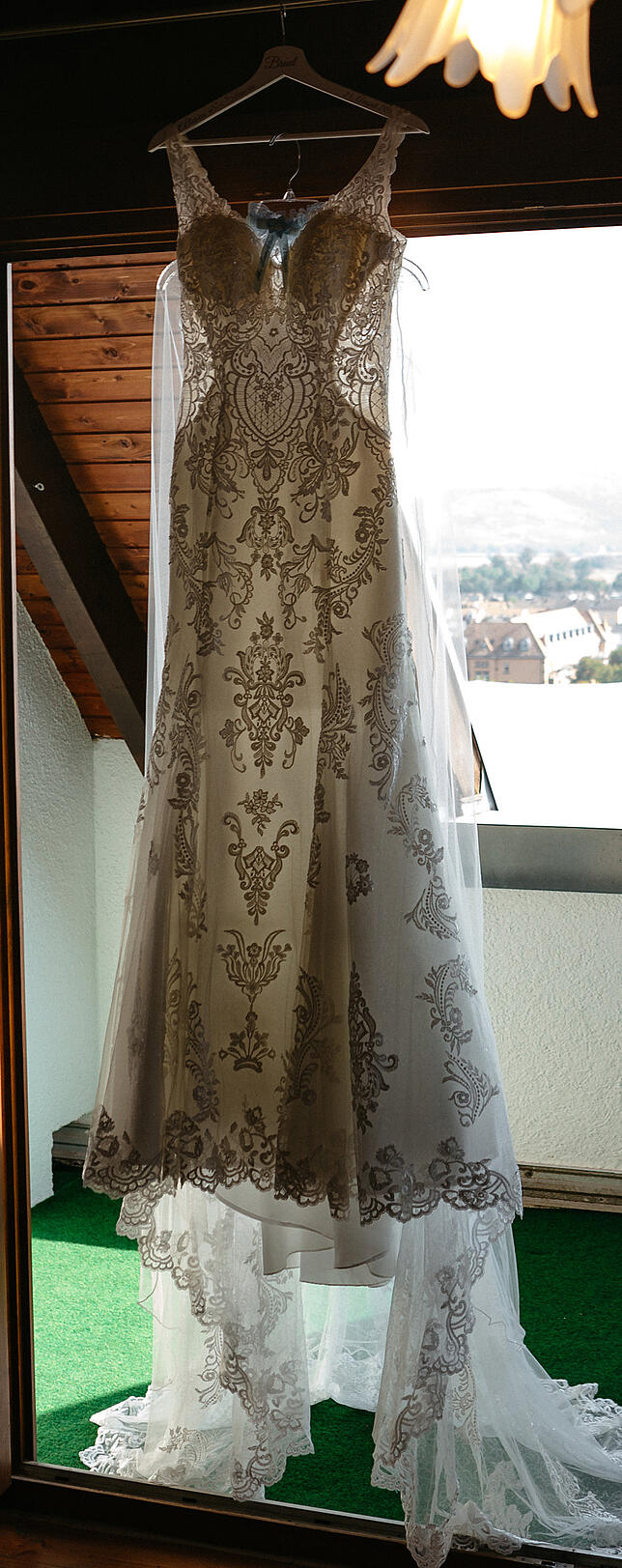 Das wunderschöne Designer-Brautkleid von Alesia Baumgärtner ist nun bei einem anderen Brautpaar gelandet.