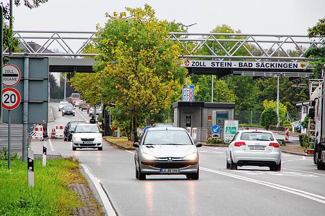 Zu Beginn der neuen Einreise-Regeln der Schweiz am 20. September kommt es zu keinen größeren Problemen an der Grenze zu Deutschland, ...