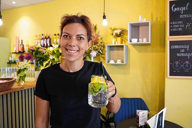 Wenn die Temperaturen steigen trinkt Vanessa Lehmann auch ihre Holunder Wunder Limonade.
