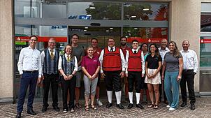 Sieben Vereine in der Gemeinde Rickenbach unterstützt die Sparkasse Hochrhein mit einer Spende von insgesamt 9682 Euro. Foto: Sparkasse ...