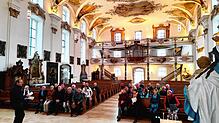 Karl Herrmann (links) gibt Einblicke in die Zeit der Barockisierung der Meßkircher St.-Martins-Kirche. Insbesondere der Ablauf der ...