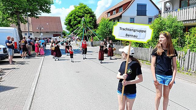 Bild 12: Großer Festumzug am Gmeindshus Oberlauchringen