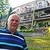 Karl-Friedrich Wentzel und einige Bewohner der Anlage &bdquo;Ehemaliges Lazarett&ldquo; in Donaueschingen fühlen sich durch die Schuss- ...