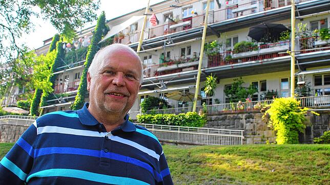 Karl-Friedrich Wentzel und einige Bewohner der Anlage &bdquo;Ehemaliges Lazarett&ldquo; in Donaueschingen fühlen sich durch die Schuss- ...