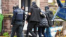 Bei der Razzia im Dezember 2022 wurden an mehreren Orten mutmaßliche Reichsbürger festgenommen, hier in Karlsruhe. Ein Teil der Gruppe ...
