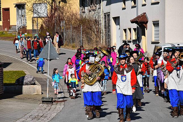 Bild 2: Honstetter Narren feiern Rosenmontag mit buntem Programm