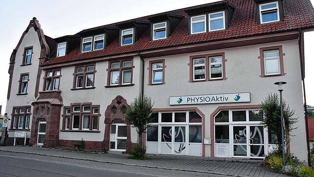 Die Gemeinde Niedereschach erwirbt das alte Niedereschacher Rathaus und will dort im Erdgeschoss an Apothekerin Silvia Wilhelm passende ...