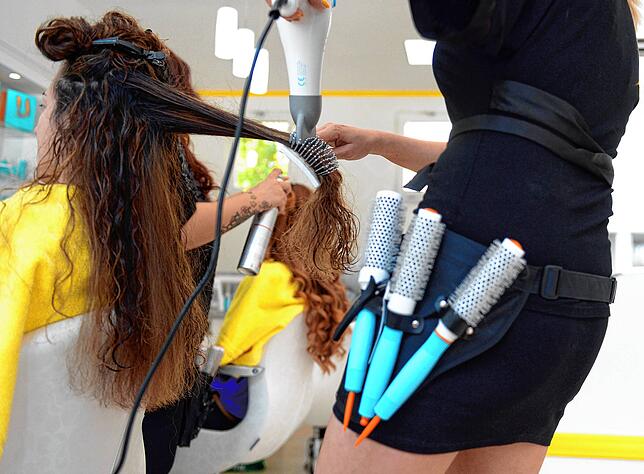 Dem Land fehlen Friseure – immer weniger jungen Menschen wollen die Ausbildung machen.