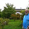Paul Schlebes vor seinem Haus samt Solaranlage auf dem Dach. Mit dem Solarstrom möchte er eine Wärmepumpe betreiben. Doch die ...