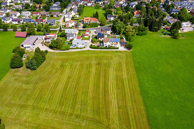 Blick auf den südlichen Ortsrand von Rietheim. Auch die hier rechts liegenden Wiesen bis in Richtung des Wettgrabens will die Stadt ...