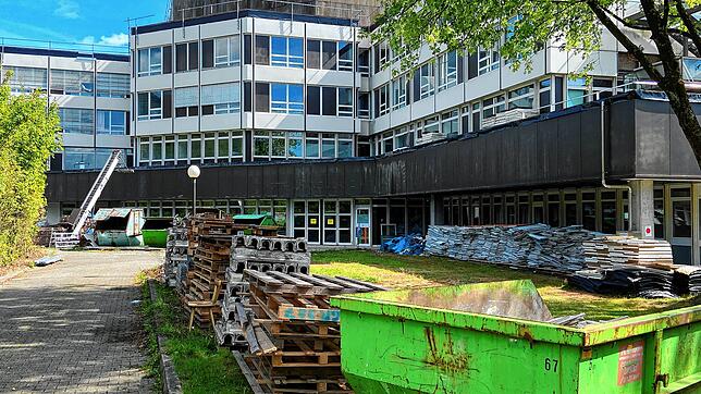 Das ehemalige Krankenhaus Bad Säckingen soll zu einem Gesundheitscampus umgebaut werden. Doch nun wurden die Arbeiten gestoppt, weil die ...