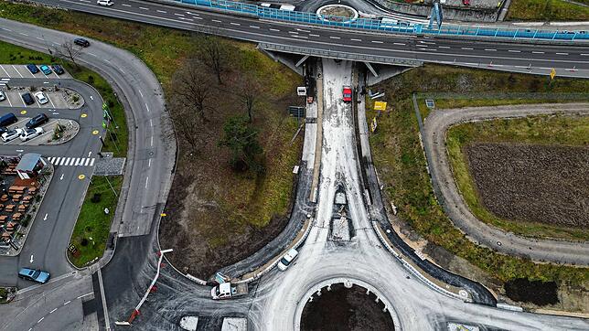 Der neue Abig-Kreisel ist seit Dezember wieder geöffnet, und man kann Richtung McDonald&lsquo;s und La Piazza abbiegen. Der am oberen ...