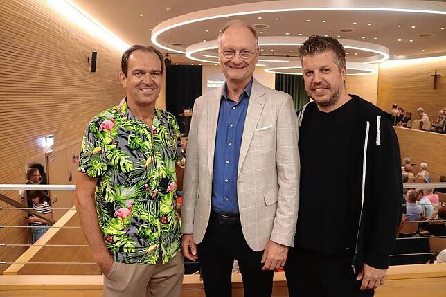 Sven Plöger (mitte) mit dem Überlinger Fernsehtechniker und Fotograf Jürgen Gundelsweiler (links) sowie dem Überlinger Filmemacher ...