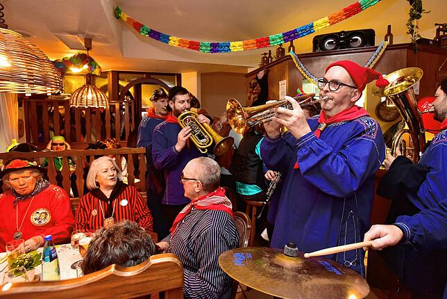 Bild 12: Eschinger Gaudimusikobed bringt beste Fasnetstimmung in die Gaststätten