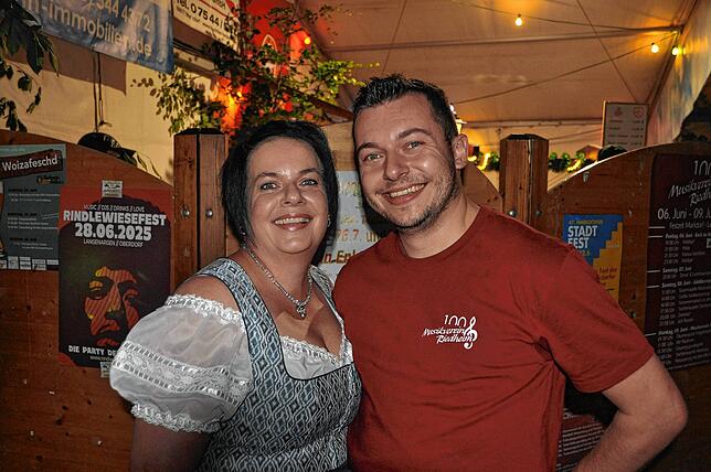 Bild 5: Vollgasstimmung war bei der Dirndl- und Lederhosenparty in Leimbach