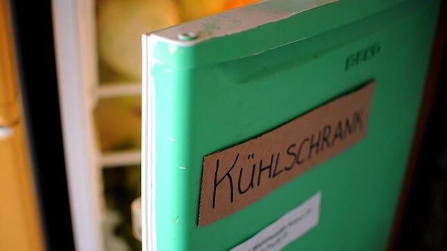 Nicht jedes Gerät ist für den Dauerbetrieb im Freien geeignet: Witterung und UV-Strahlung können herkömmlichen Kühlschränken im Garten ...