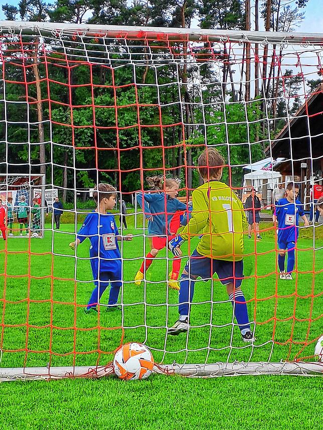 Bild 24: Jugend-Turniere und Frühschoppenkonzert beim Sportfest am Hasenwald in Riedern am Wald