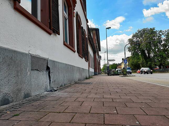 Am Bahnhofsgebäude endete schließlich die Irrfahrt.
