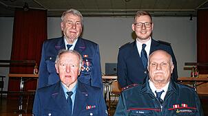 Ehrungen bei der Feuerwehr (v. l.): Manfred Engel, Bernhard Kech (beide 60), Gesamtkommandant Maximilian Mager und Hansjörg Adam (50 ...