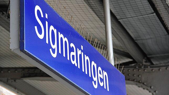 Die Hilfsbereitschaft im Landkreis Sigmaringen ist enorm: Auch die Polizei hat den Flüchtenden spontan geholfen und sie zur ...