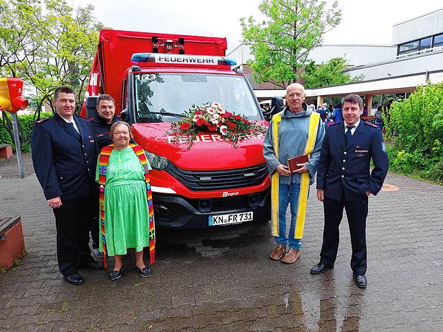 In die Feuerwehr investiert die Gemeinde Reichenau für die Ausrüstung – so in diesen Gerätewagen Transport bei der Fahrzeugweihe im ...