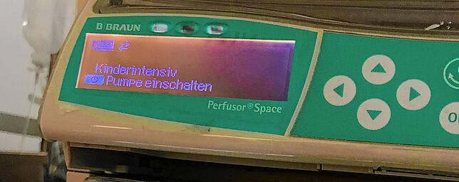 Oft verbringen Frühchen viele Wochen und Monate auf einer Kinderintensivstation, hier ein Bild aus dem Schwarzwald-Baar-Klinikum. ...