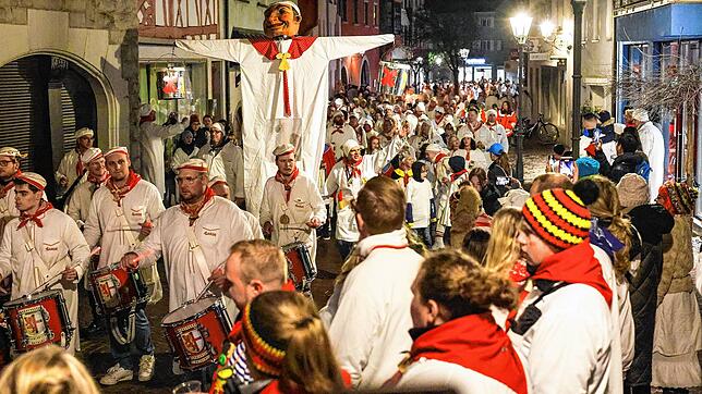 Dicht gedrängt geht es durch die Straßen der Radolfzeller Altstadt