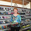 Birgit Greitmann, hier in der Kinderschuh-Abteilung, leitet das traditionsreiche gleichnamige Schuhgeschäft in Blumberg seit dem Jahr ...