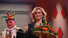 Daumen nach oben: Julia Klöckner hat ihre Verurteilung vor dem Stockacher Narrengericht politisch nicht geschadet.