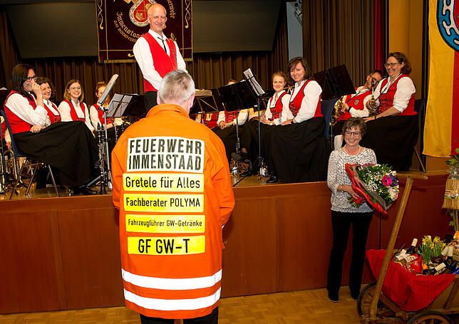 Einige der vielen Rollen, in die Claus Mecking schon geschlüpft ist, prangen auf seiner neuesten Einsatzjacke – ein Geschenk der ...