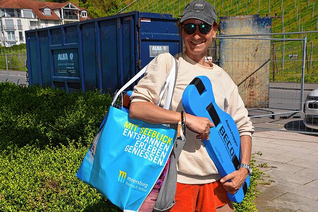 Die Konstanzerin Sibylle Egloff erstand eine ganze Tüte voller Accessoires für Wassergymnastik.