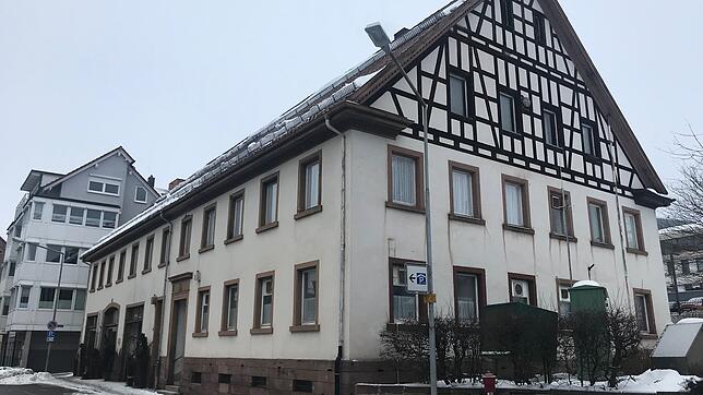 Die Entscheidung ist gefallen: Für voraussichtlich 4,3 Millionen Euro wird der "Rote Löwen" saniert. Das Gebäude soll ein sozialer ...