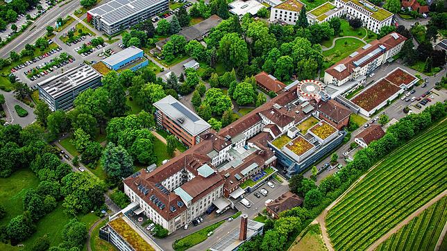 Das Singener Krankenhaus: Ein Gutachten wurde in Auftrag gegeben, ob es sich lohnt, das Gebäude umfassend zu sanieren. Das Ergebnis: Es ...