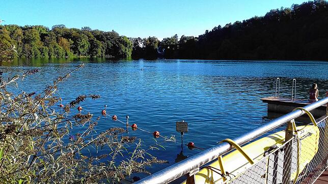 Von Frühjahr bis Spätsommer lockt der See Badegäste nach Steißlingen.