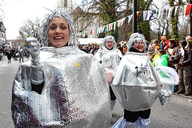 Bild 48: Sonne für die Narren: Großer Fasnet-Umzug begeistert in Singen!
