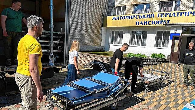 Das Team um Angela Klug brachte unter anderem 56 Betten aus dem früheren Krankenhaus Pfullendorf in die Stadt Schytomyr.